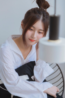 在摇晃的电车上